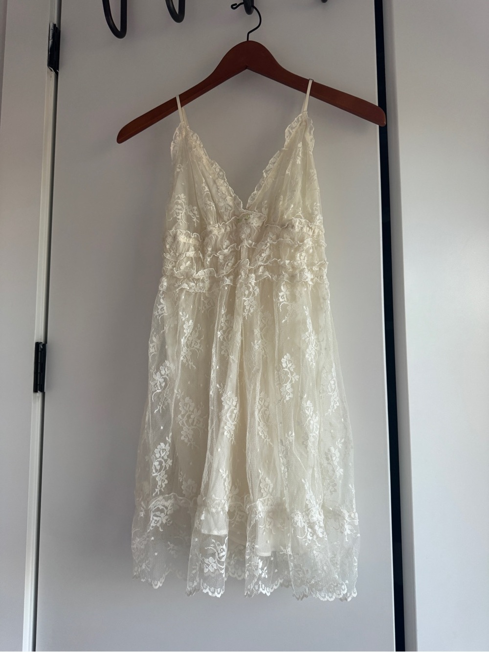 Oscar de la Renta Cream Lace Mini Dress with V-Neck